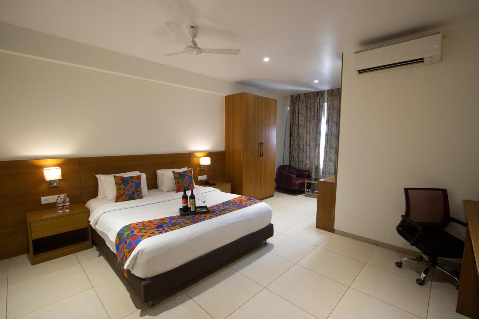 Hotel Monarch Express Chākan Exterior foto